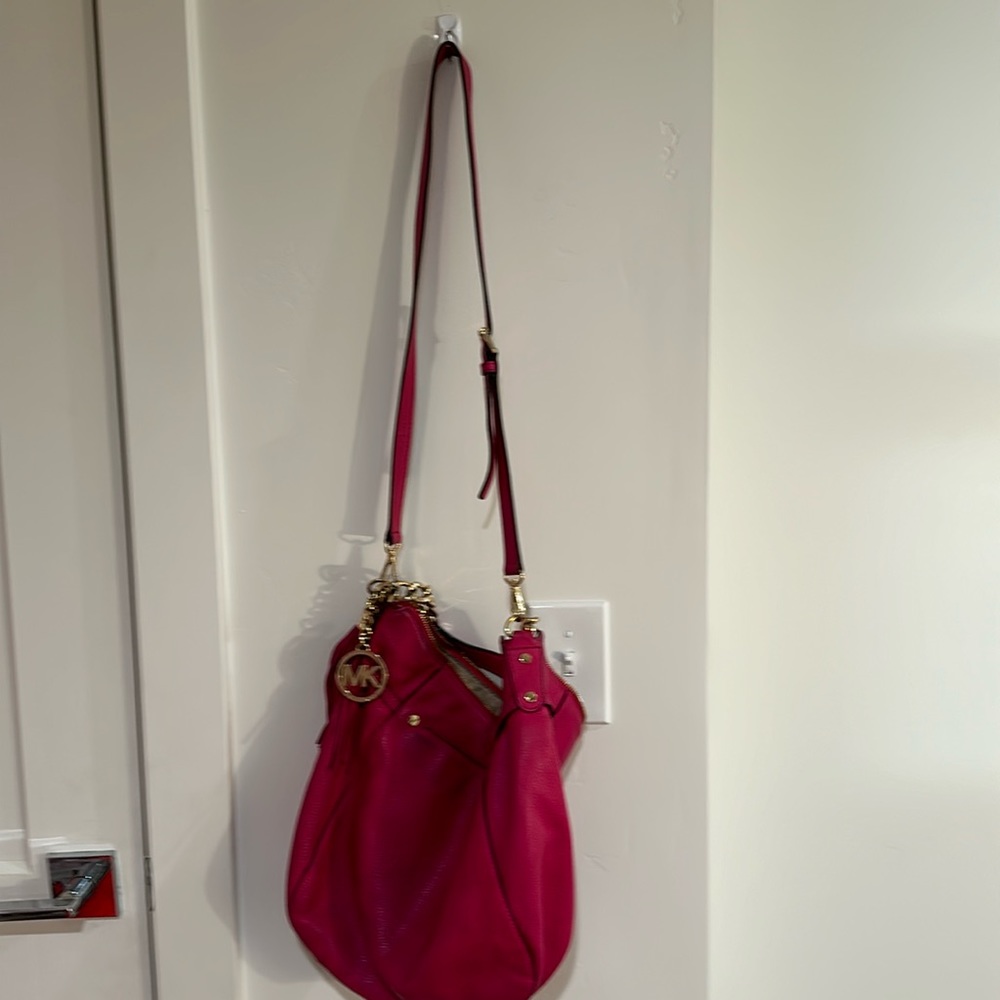 Love this bag with optional short strap !